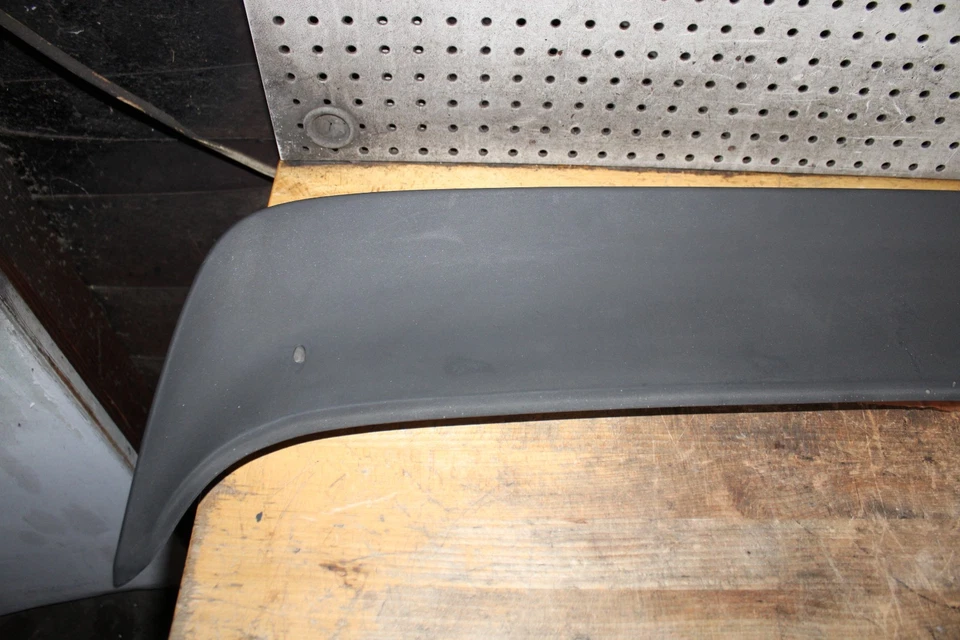 1990 SAAB 900 Hatchback Coupe rear Spoiler RARE OEM - Image 2 of 4