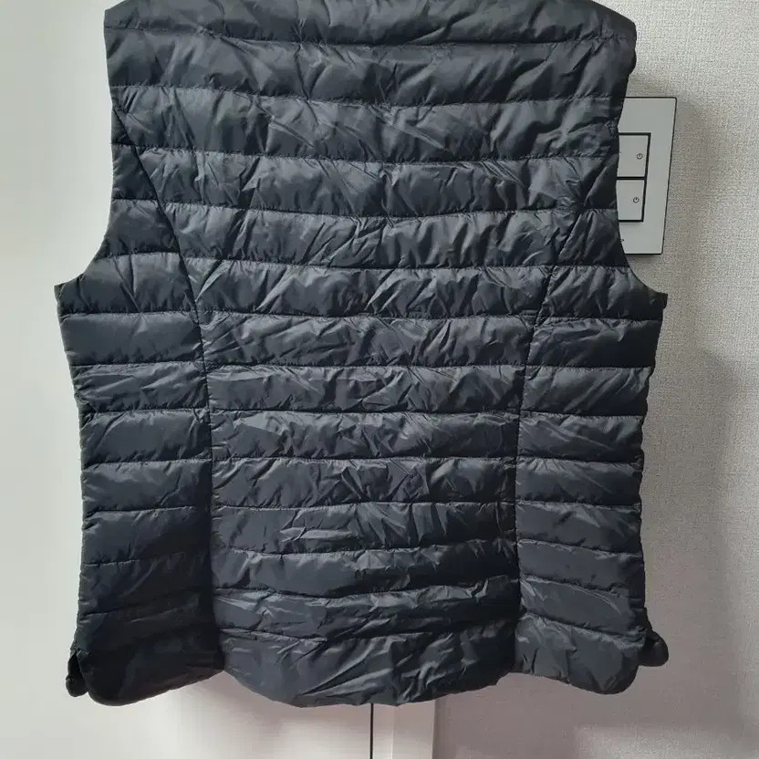 PAT Lightweight Goose Down Padding Jacket & Vest … - image 7