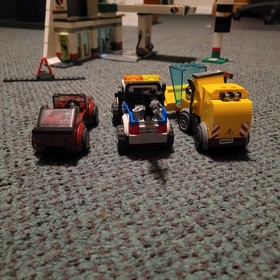 Lego City Service Station 60132 incomplete Read