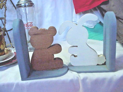 BARNYARD FROLIC 1989 WOOD BOOKENDS CHILD'S CECOR TEDDY & BUNNY - Picture 2 of 3