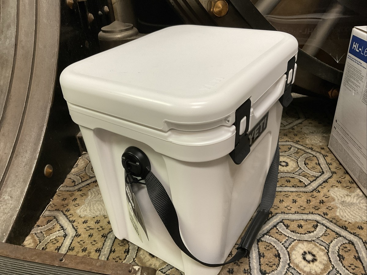 NEW Yeti Roadie 24 Cooler White Fast Shipping With Original