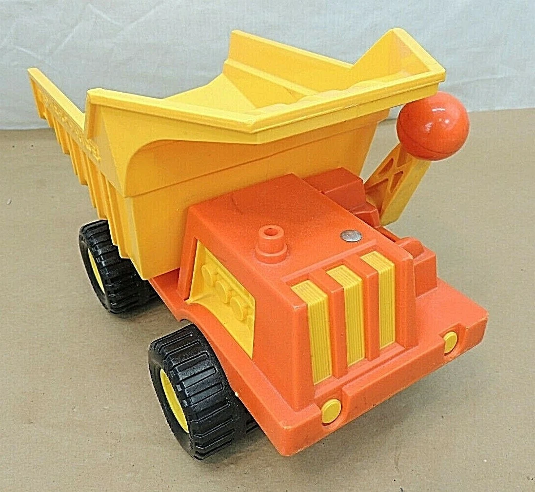 VINTAGE 1970 S FISHER PRICE DUMP TRUCK NO. 302 YELLOW AND ORANGE