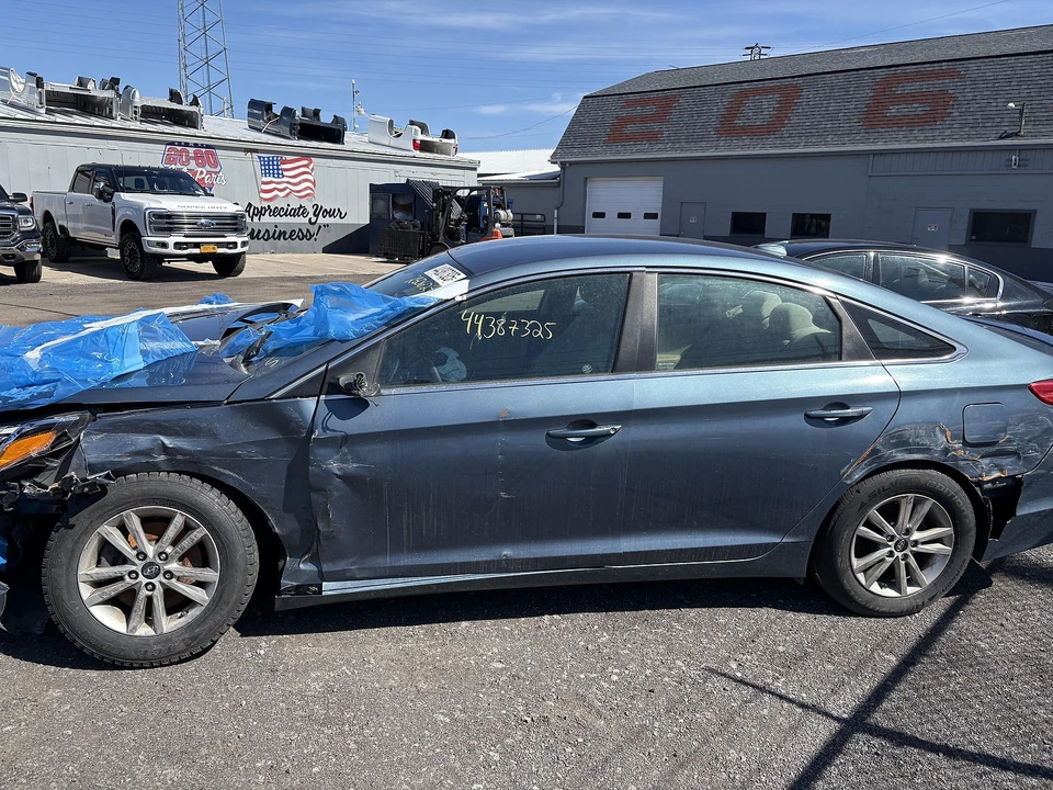 Used Front Left Door Window Regulator Front fits: 2016 Hyundai Sonata electric V - Image 2 of 4