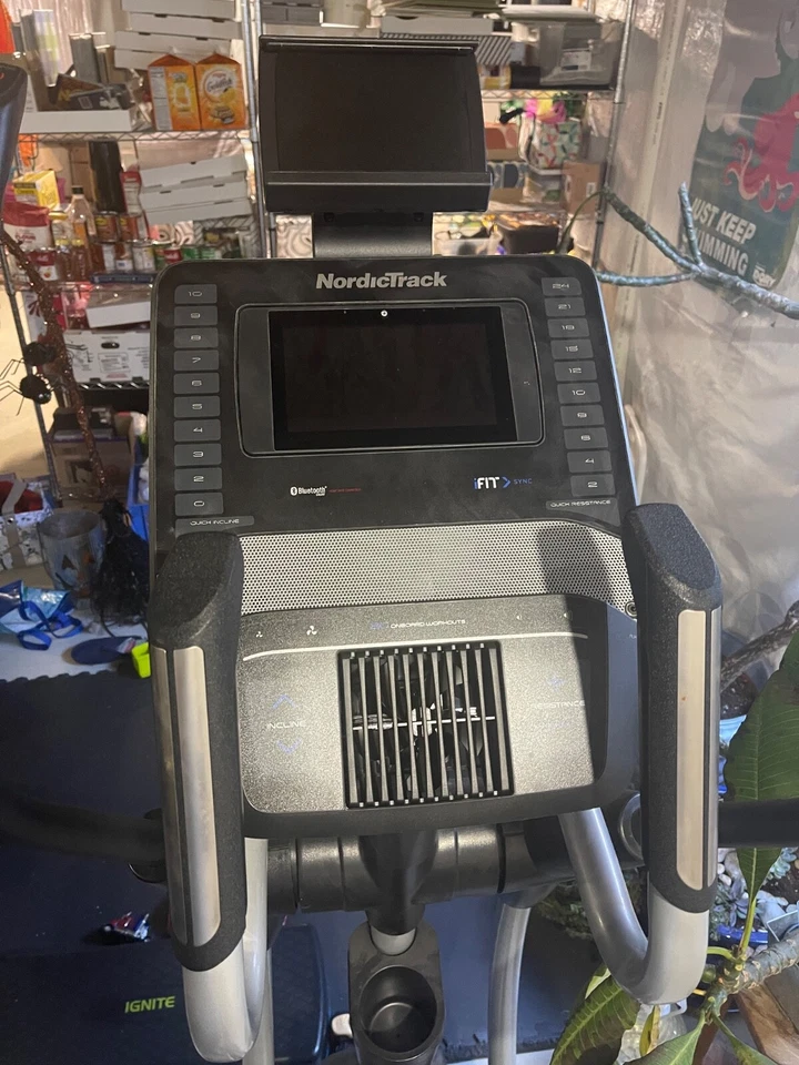 NordicTrack Spacesaver SE9i Elíptica Foto 2 de 3
