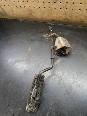 94 95 96 97 NISSAN XE 2.4L MT HALFTON PICKUP GAS PEDAL ACCELERATOR