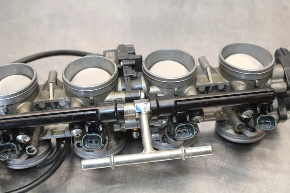 Kawasaki Ninja ZX6R ZX600P 2007 inyectores de combustible principales/cuerpos del acelerador BB175 Foto 4 de 4