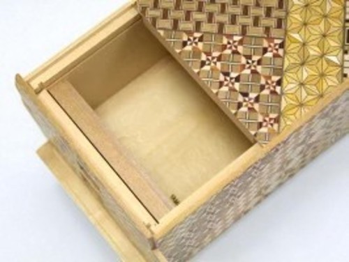 Caja rompecabezas Hakone Yosegi 54+1 pasos truco secreto japonés incrustaciones madera Japón - Imagen 3 de 5