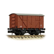 Graham Farish 373-741B BR 10T Meat Van BR Bauxite (Early) N Gauge