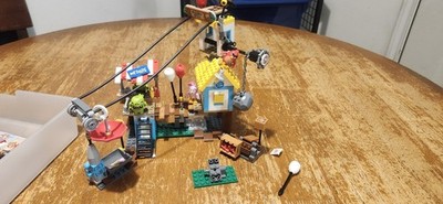 LEGO The Angry Birds Movie: Pig City Teardown (75824) Read description