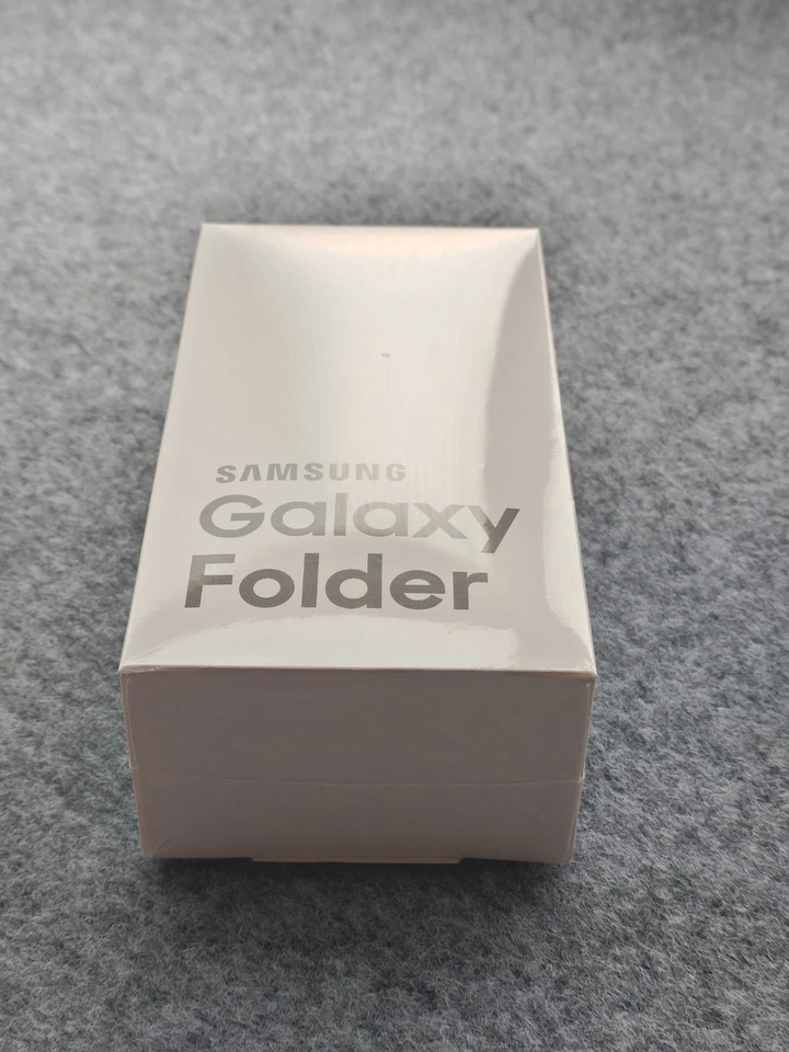 Samsung Galaxy Folder(SM-G1600)Dual SIM Factory UNlocked Keyboard SmartPhone - Image 4 of 4