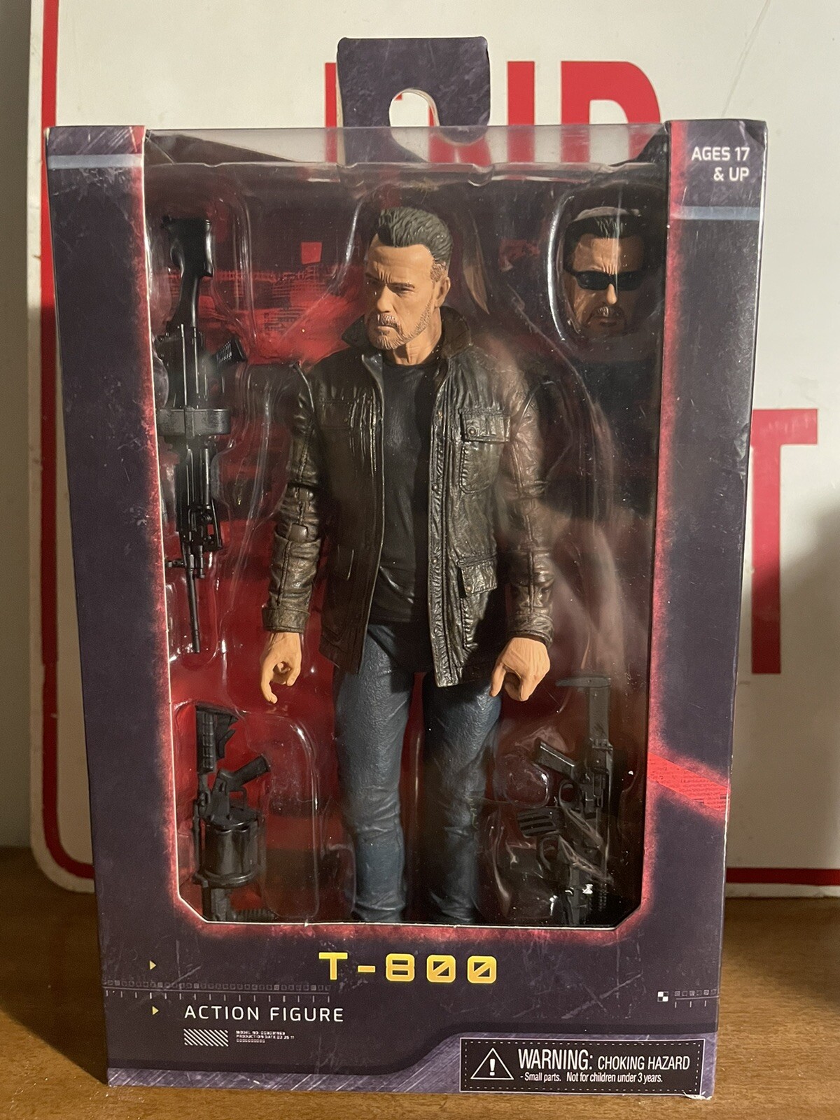 T-800 FIGURINE TERMINATOR DARK FATE NECA 18 CM