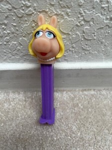 Miss Piggy PEZ Purple Dispenser Muppets - excellent condition VTG