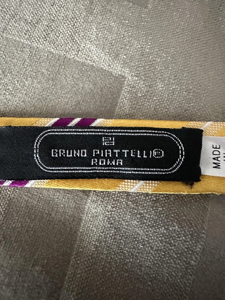 Pajarita Bruno Piattelli Roma ajustable para hombre amarilla púrpura a rayas seda Foto 4 de 4