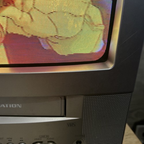 Toshiba MV13P3 13" CRT TV VCR Combo Retro Gaming TV No Remote Video Tested - Picture 4 of 8