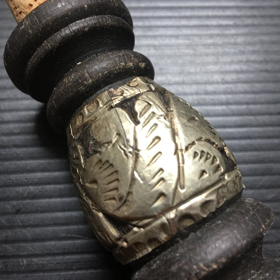 Tapón de botella de vino vintage exótico de madera oscura y plata en relieve corcho 4,5" H Foto 4 de 4