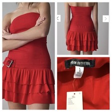 Silence + Noise Rubie Strapless Ruffle Mini Dress – Red, Urban Outfitters)