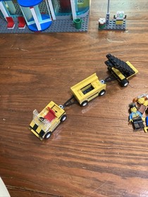 Vintage 2010 LEGO City: Airport Set 3182 Incomplete