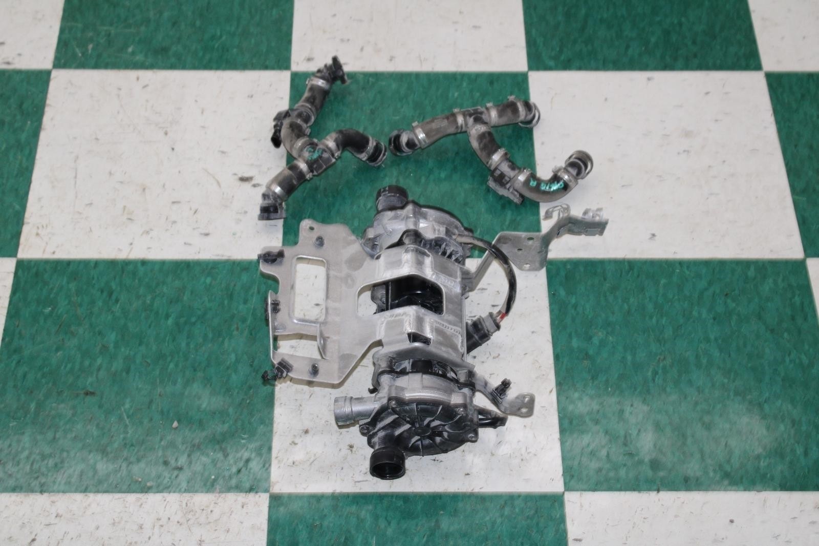 20-23 Continental 6.0L Twin Turbo Motor Engine Pair LH RH Air Pumps W/ Hoses WTY