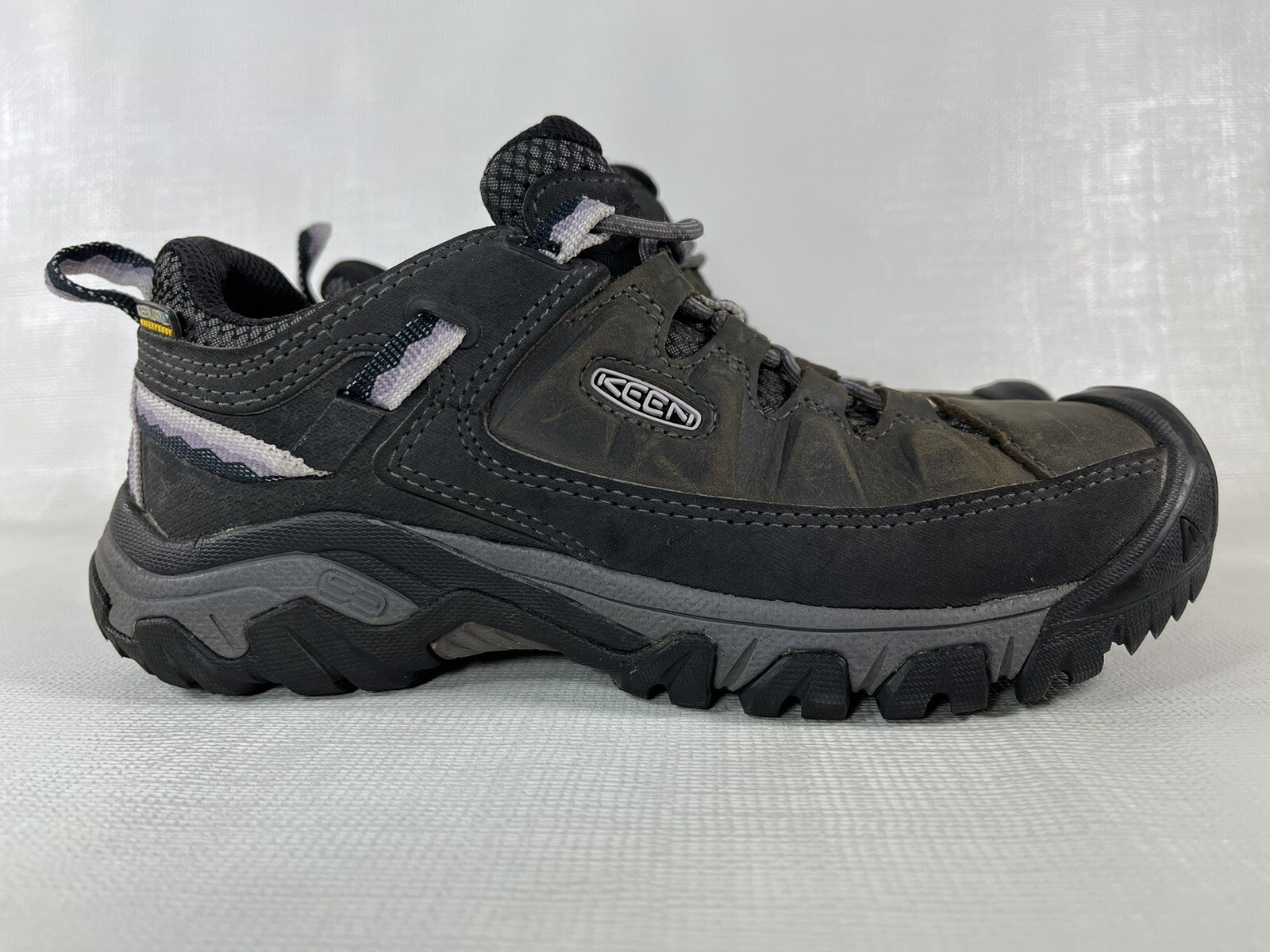 Scarpe da trekking trail marroni Keen Targhee III impermeabili a secco da donna in pelle taglia 7 5