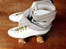 Vintage Chicago White Roller Skates Chicago Wooden Wheels Size 5-1/2 Sock Covers