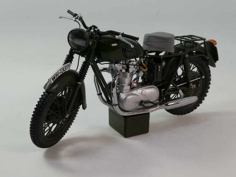 Corgi Triumph TR6 Trophy The Great Escape Steve McQueen 1/12