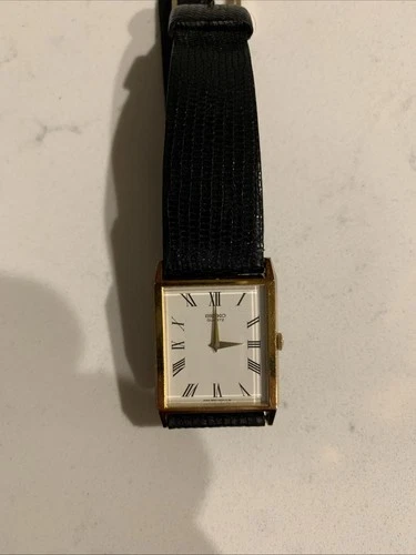 Vintage 1982 SEIKO Tank Watch Gold Roman Numerals 8620-5019