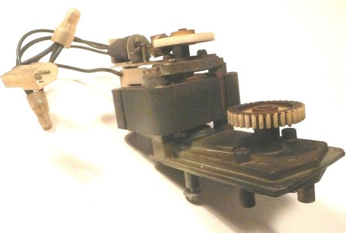 JUKEBOX WURLITZER 3400 / 3410 / 3460 parte: MOTOR PINZA en funcionamiento - Imagen 3 de 3