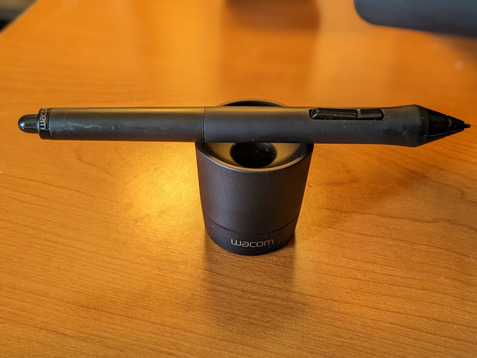 Cintiq 21UX, w/ stand, pen & cables eBay