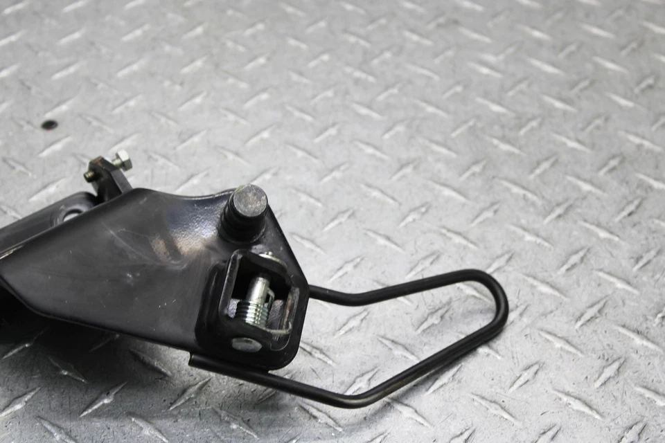 2012 HONDA SHADOW RS 750 VT750RS ПРАВЫЙ ПЕРЕДНИЙ КРОНШТЕЙН ДЛЯ ПОДНОЖКИ 50615-MGR-670 - Изображение 3 из 4