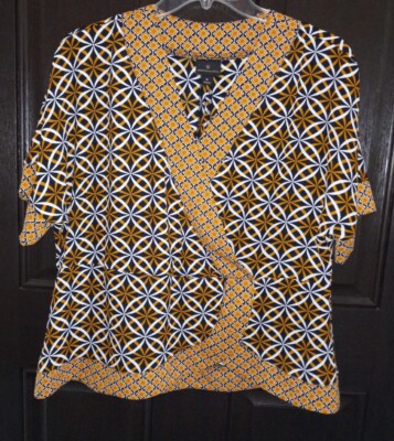 Womens Blouse Worthington M Nice Design with Pretty Colors Good Condition 