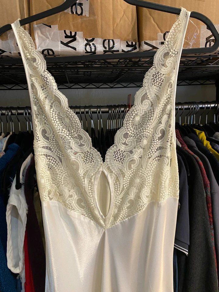 Victoria's Secret Satin Slip Dress size S Lace Romantic Nightgown Y2K Vtg - Image 2 of 4