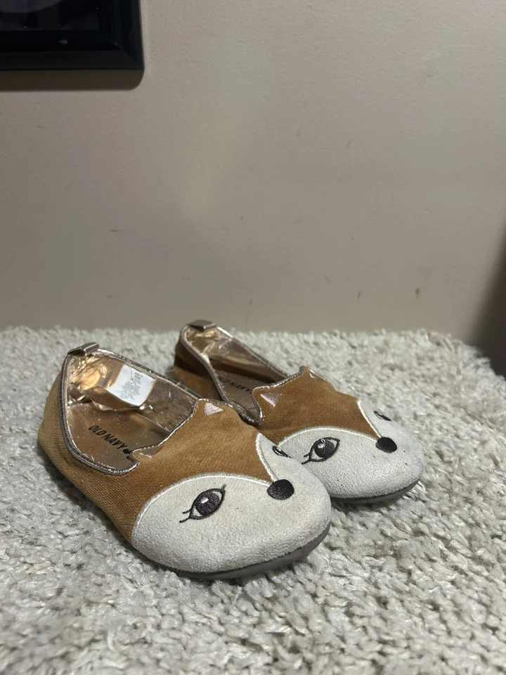 Old Navy 学步儿童 小女孩 棕褐色 狐狸 圣诞夜 异想天开 乐福鞋 尺码 10  — 第 4/4 张图片