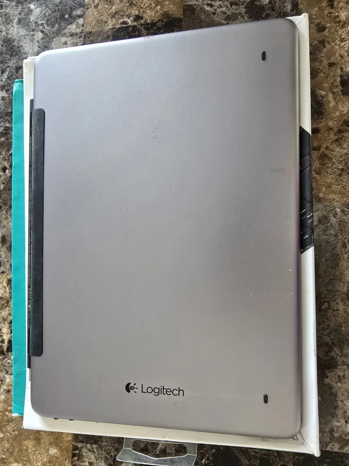 Logitech Ultrathin Keyboard Folio Cover i5 in original box for iPad Air Y-R0041 - Image 4 of 4