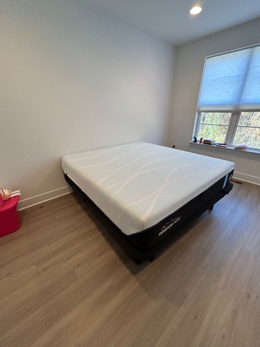 Tempurpedic Luxebreeze Soft KING Mattress $2500. Used but always had protector - Picture 4 of 4
