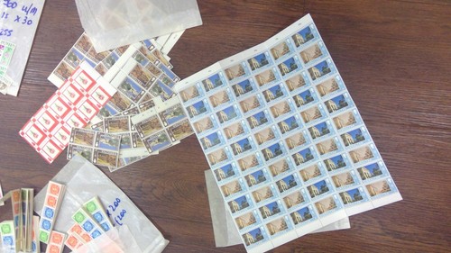 GIBRALTAR 1960 -1981 DEFINTIVE STAMPS ACCUMULATION SG CAT £2210 MNH - Picture 3 of 9