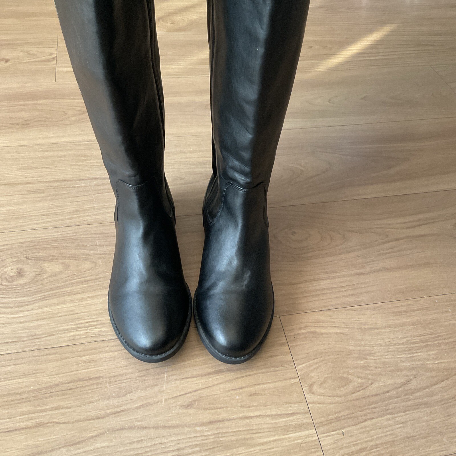 Ladies Size 8 EEE Black Curvy Calf Flat Faux Leather Knee High Boots Jd