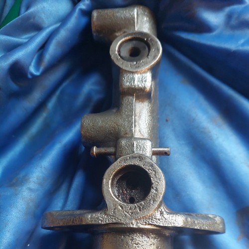 Ford Escort mk2 Early Girling Brake Master Cylinder for refurbishing - Picture 3 of 7