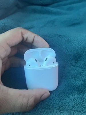 Apple AirPods 1st Generation In-Ear Headsets with Charging Case - White