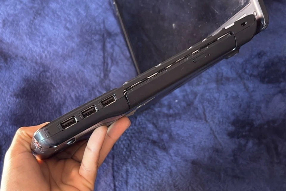 Sony VAIO E VPC-EH34FX/B 15,5 pulgadas(Laptop Intel Core i3 2da generación 2,3 GHz 42 GB de 640 GB Foto 2 de 4