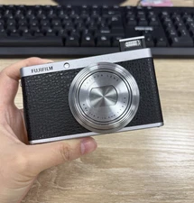 Fujifilm XF1 Compact Digital Camera X Series 12.0MP 4x Optical Zoom w/Charger