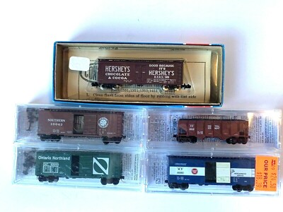 (5) NEW ''N SCALE'' TRAIN CARS (4 MICRO-TRAINS LINE & 1 CON-COR TRAIN CAR)