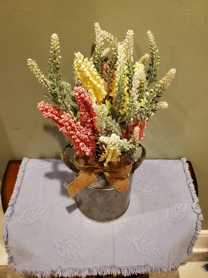 Lata de leche galvanizada de granja con asas y arco de arpillera flores multicolores Foto 2 de 4