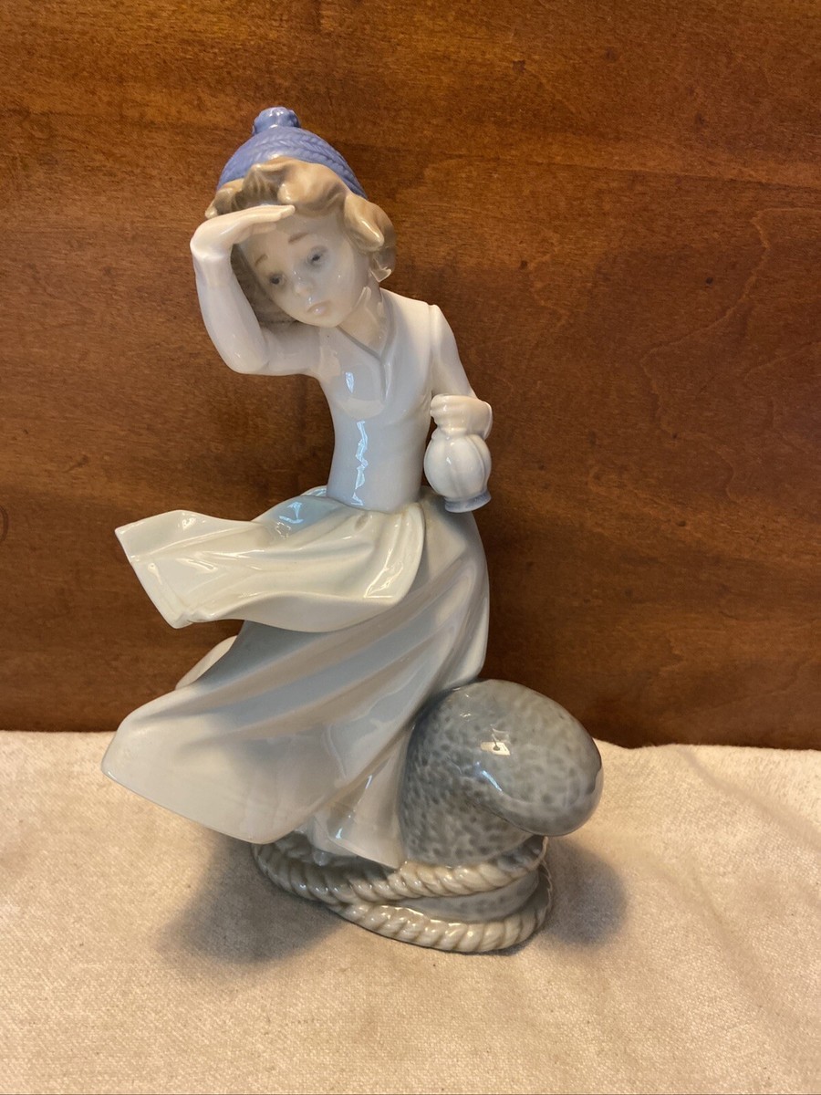 リヤドロ Lladro Nao by Lladro Girl Yawning NAO by Lladro “young Girl Yawning” Porcelain Figurine – 1992