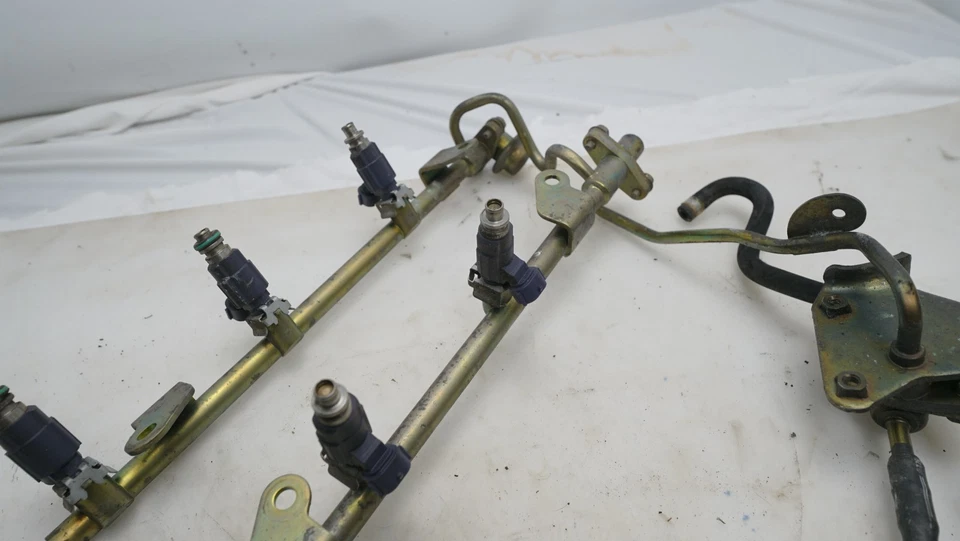 2007 infiniti g35 m35 fx35 fuel injector rail injectors assembly injector OEM - Image 3 of 4