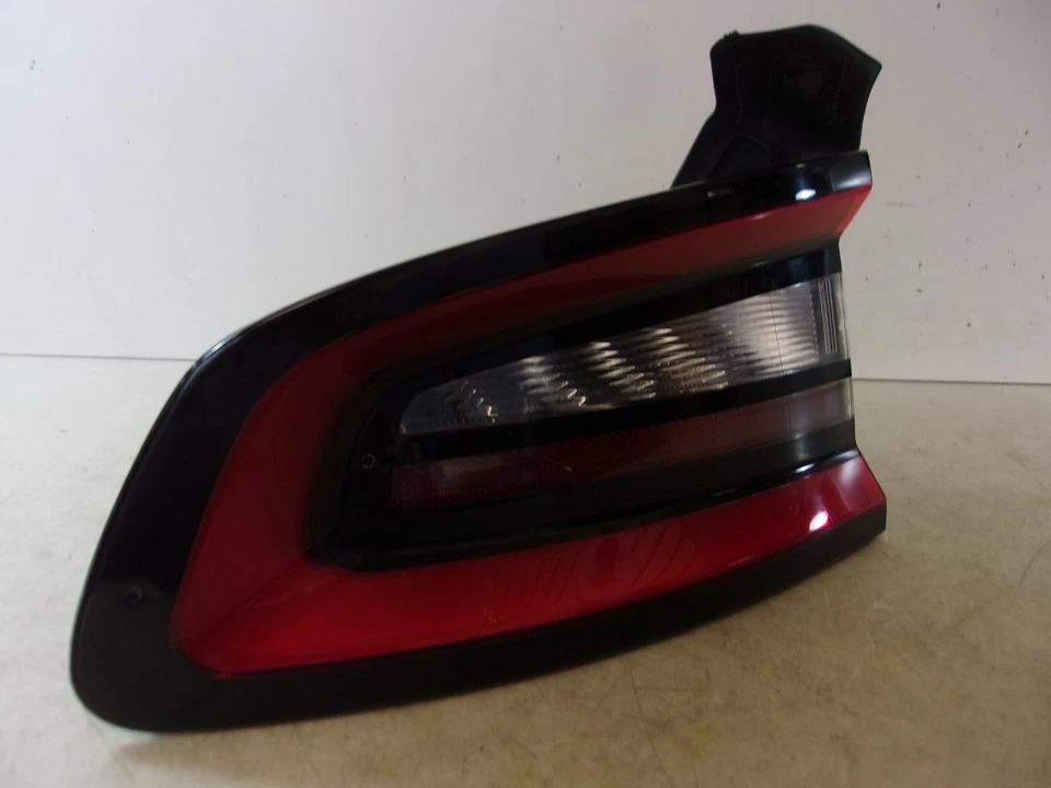 Se adapta a Dodge Charger Driver 2015-2023 cuarto de luz trasera de panel derecho de TYC - CAPA Foto 2 de 4