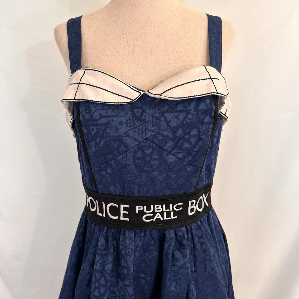 Vestido BBC Doctor Who Tardis Policía Llamada Pública Caja Talla MEDIANA Juegos con disfraces Foto 2 de 4