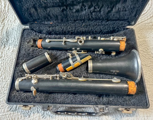 Armstrong 4001 Clarinet with Case. Made in USA Includes Reed - Picture 2 of 6