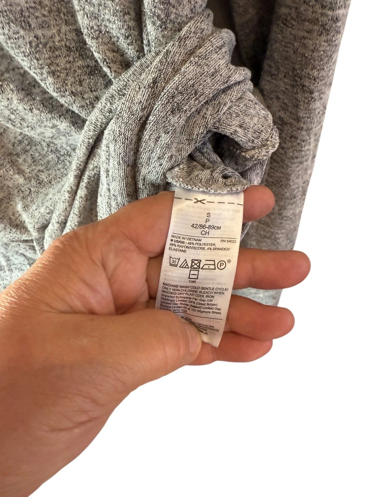 VETEMENTS Felpa con cappuccio Banana Republic Luxespun grigia piccola scollo a V pullover manica lunga maglia morbida