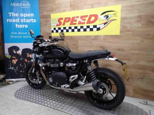 Triumph Speed Twin 1200 - Picture 12 of 17