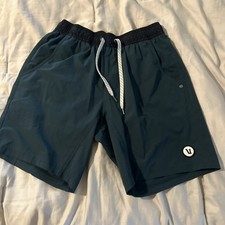 Men s Vuori board shorts Med athletic lined